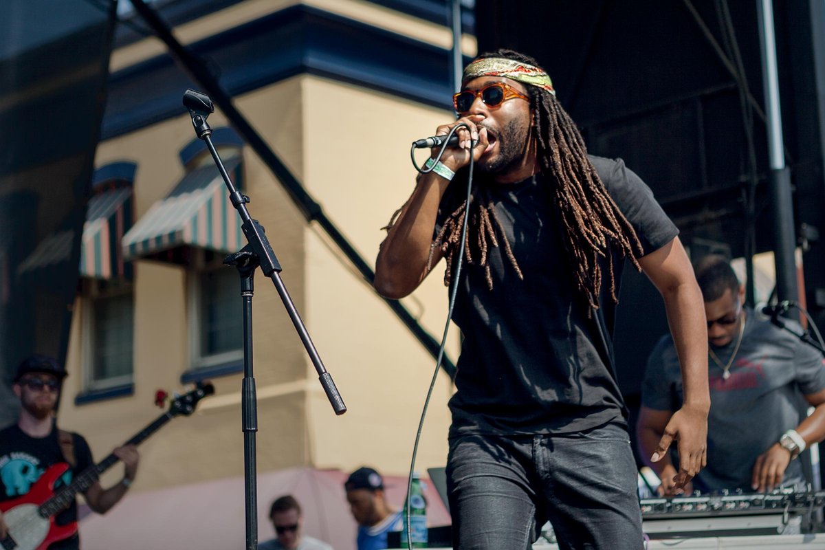 Jalin Roze performs at a festival